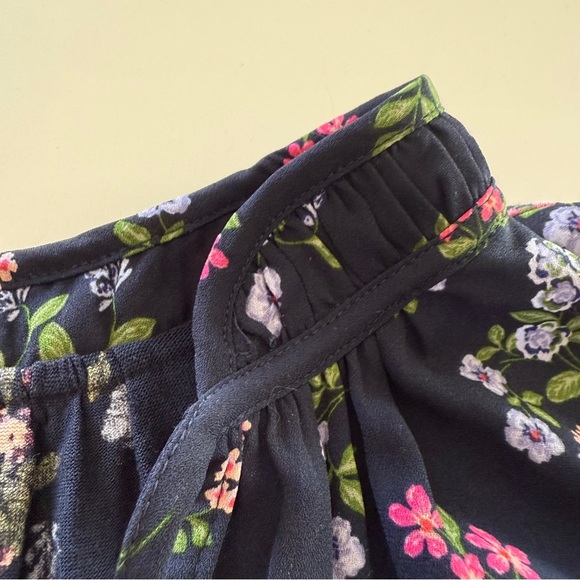 Loft- Navy- Floral- Tank- Ruffle Collar-Sleeveless-Tank-Size S - Picture 7 of 10